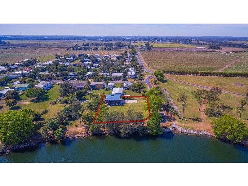 2 Yamba Street, Palmers Island NSW 2463