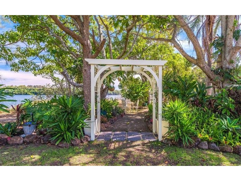 2 Yamba Street, Palmers Island NSW 2463