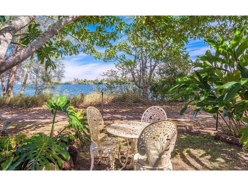 2 Yamba Street, Palmers Island NSW 2463