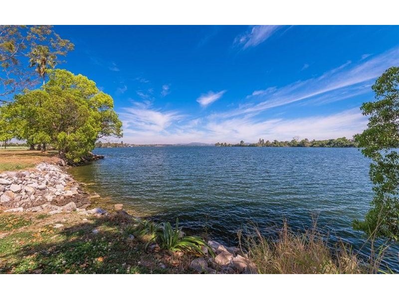 2 Yamba Street, Palmers Island NSW 2463