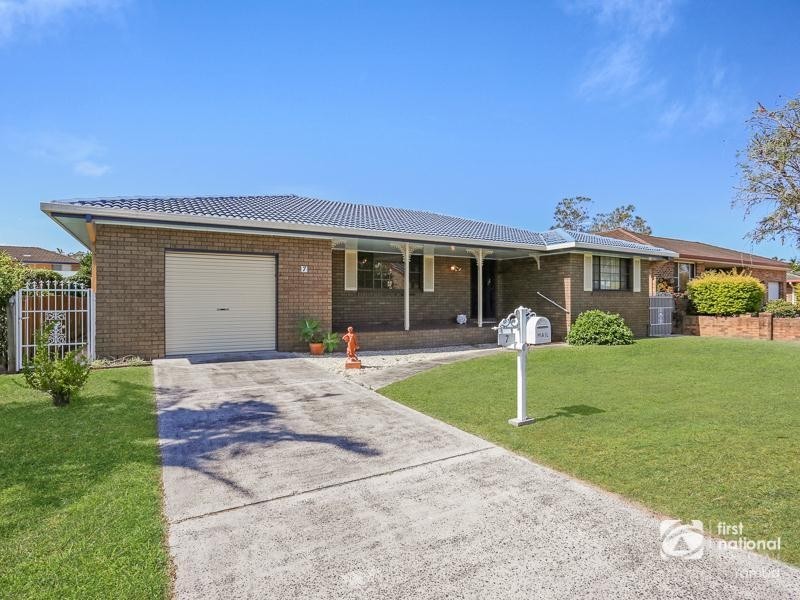 7 Roselands Avenue, Yamba NSW 2464