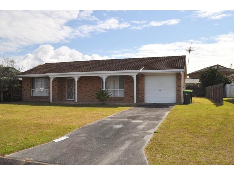 2 Grevillia Avenue, Yamba NSW 2464