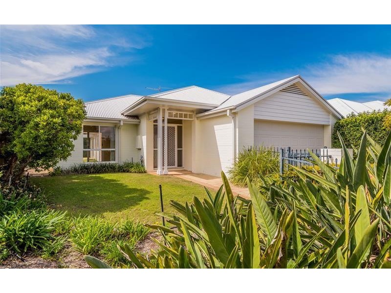 9 The Parkway, Yamba NSW 2464