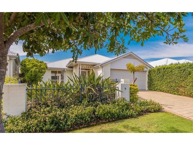 9 The Parkway, Yamba NSW 2464