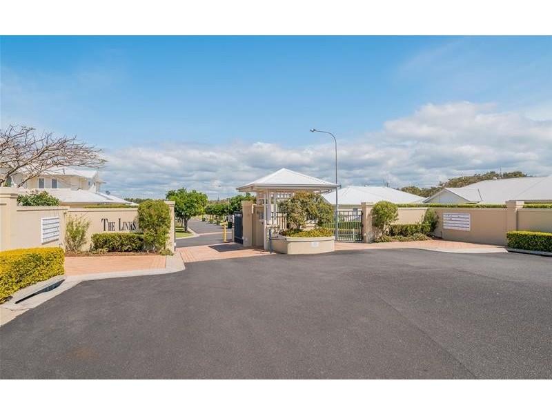 9 The Parkway, Yamba NSW 2464
