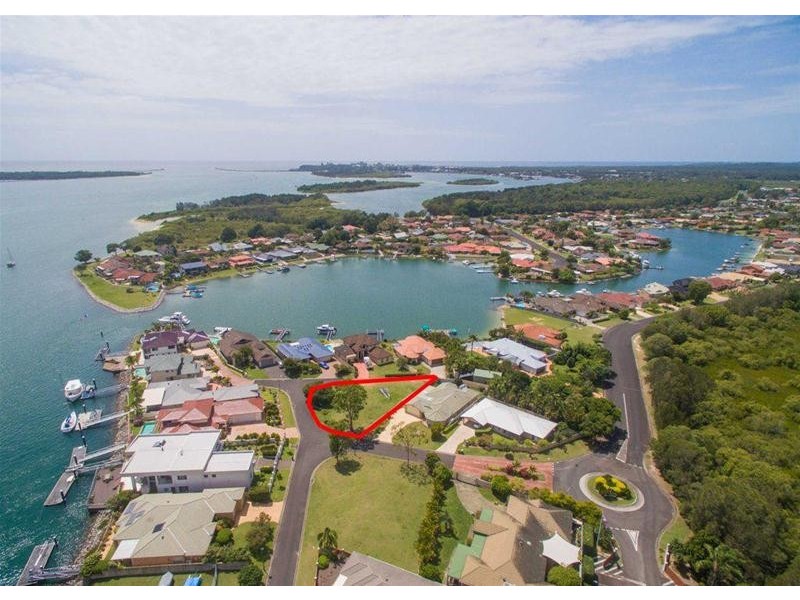6 Edgewater Close, Yamba NSW 2464
