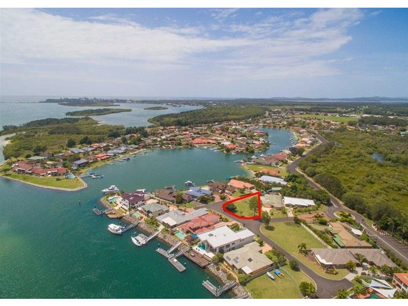 6 Edgewater Close, Yamba NSW 2464