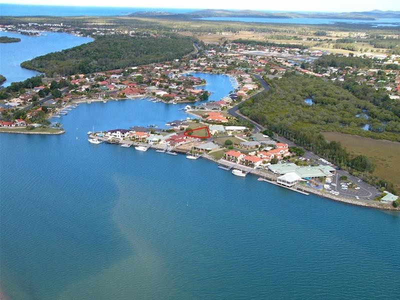 6 Edgewater Close, Yamba NSW 2464