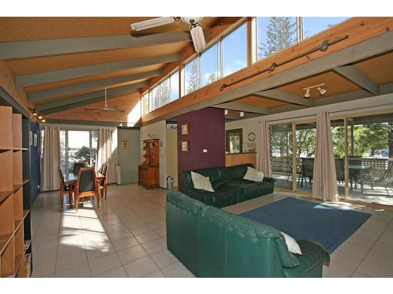 12a Harbour View, Yamba NSW 2464