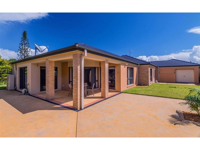 33 Beachside Way, Yamba NSW 2464