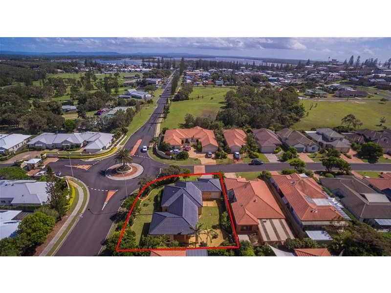 33 Beachside Way, Yamba NSW 2464