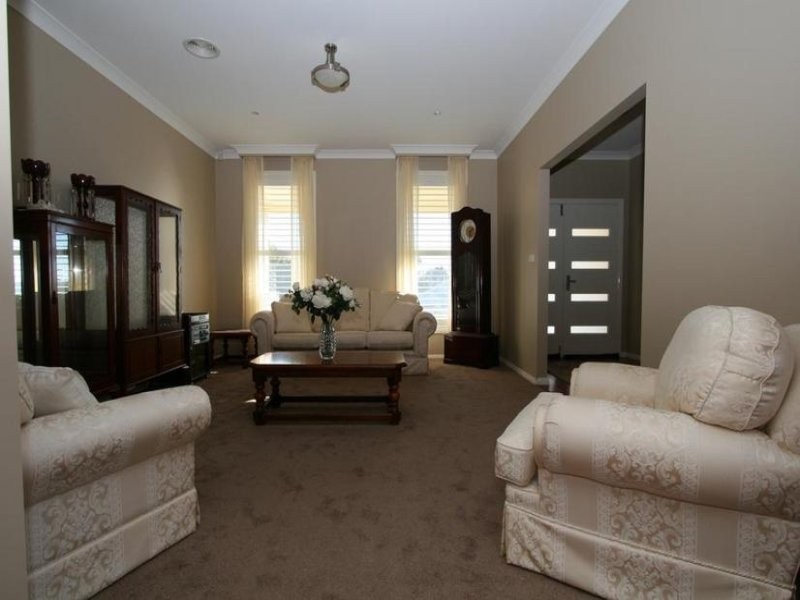 13 Stirling Avenue, Orange NSW 2800