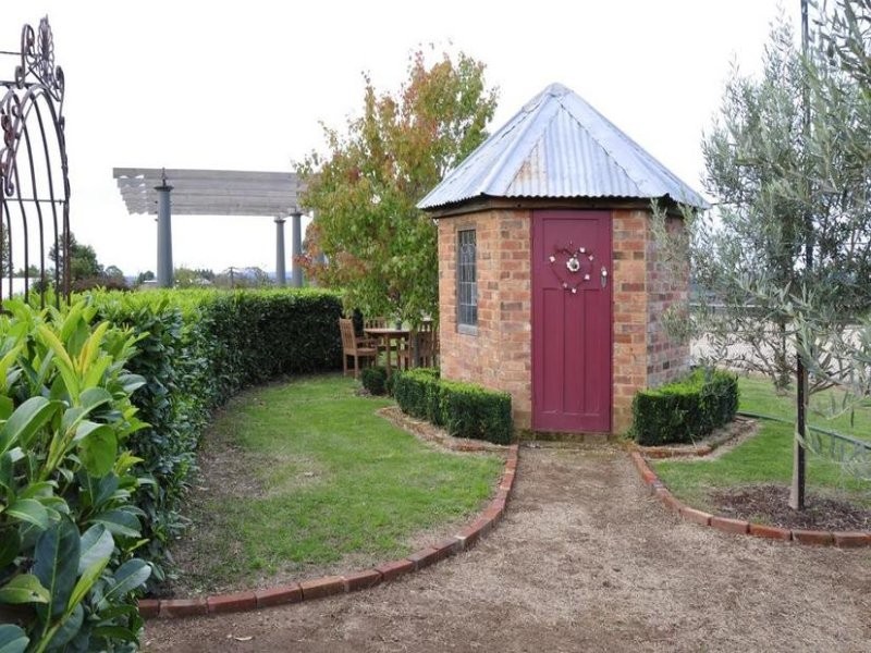 442 The Escort Way, Orange NSW 2800