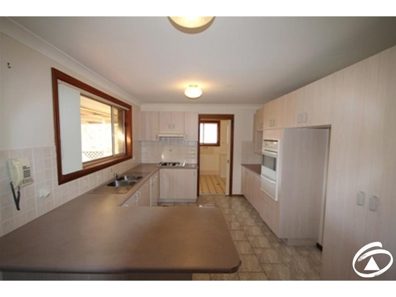 3 Booth Crescent, Orange NSW 2800