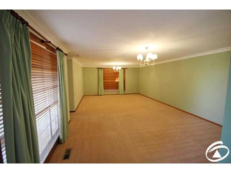 3 Booth Crescent, Orange NSW 2800