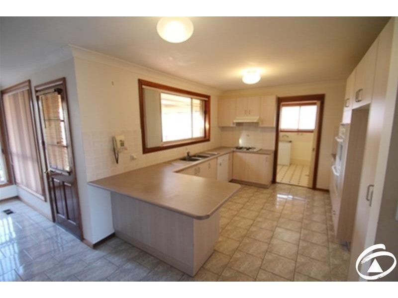 3 Booth Crescent, Orange NSW 2800