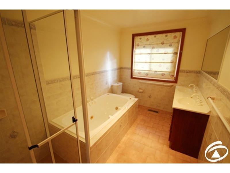 3 Booth Crescent, Orange NSW 2800