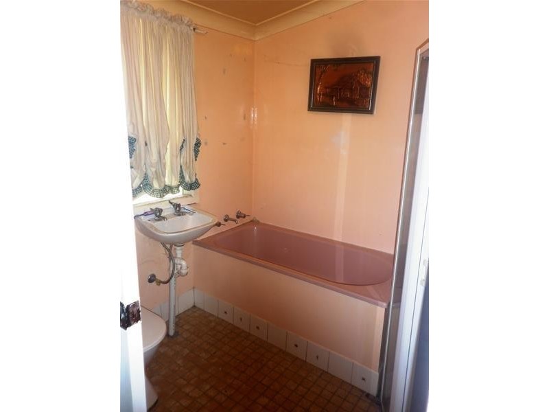 12 Molong Street, Manildra NSW 2865