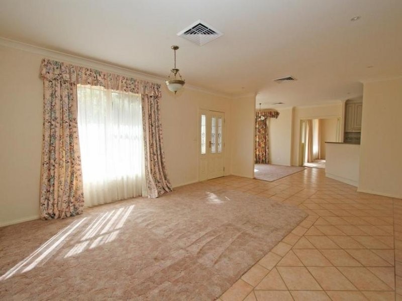 34 Hewitt Close, Orange NSW 2800