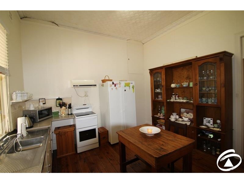 16 Derowie Street, Manildra NSW 2865