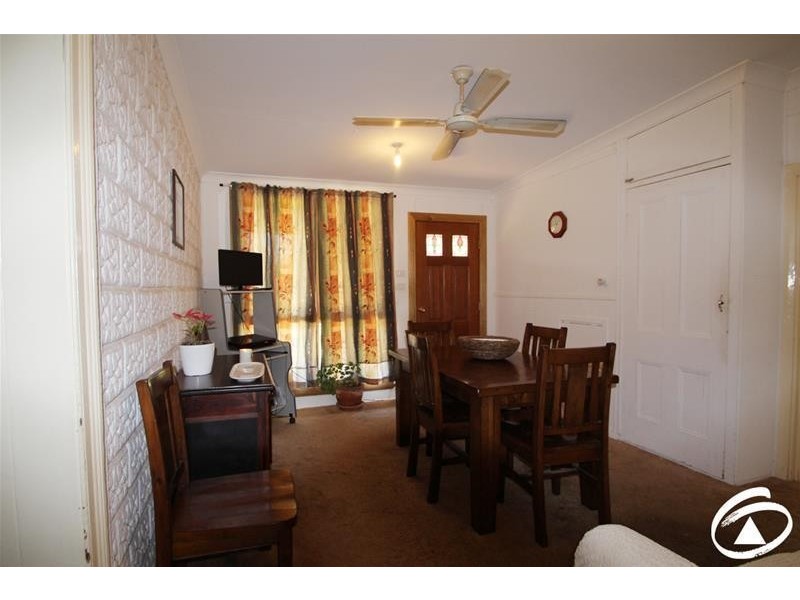 16 Derowie Street, Manildra NSW 2865