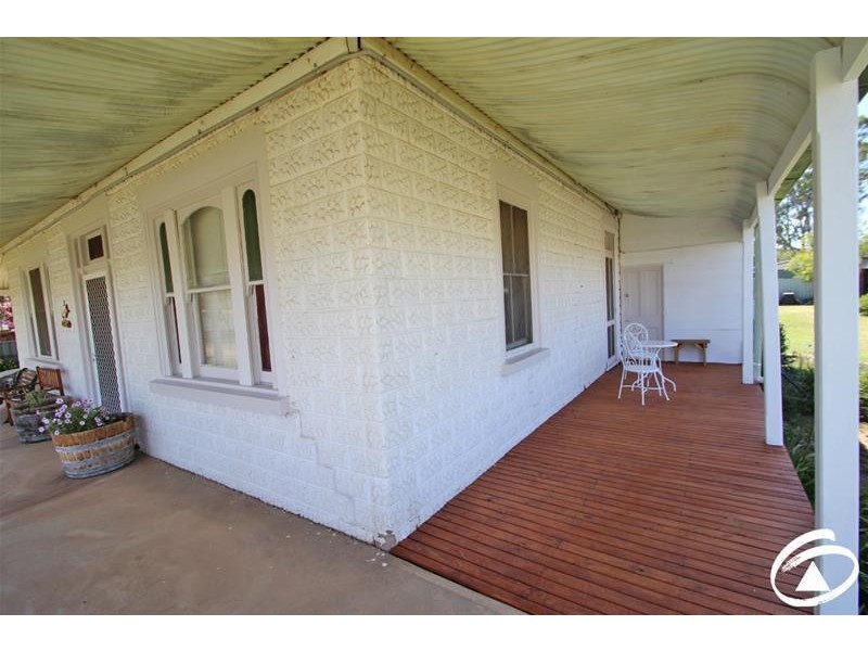 16 Derowie Street, Manildra NSW 2865