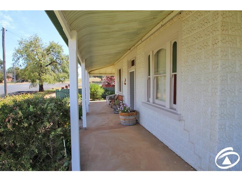 16 Derowie Street, Manildra NSW 2865