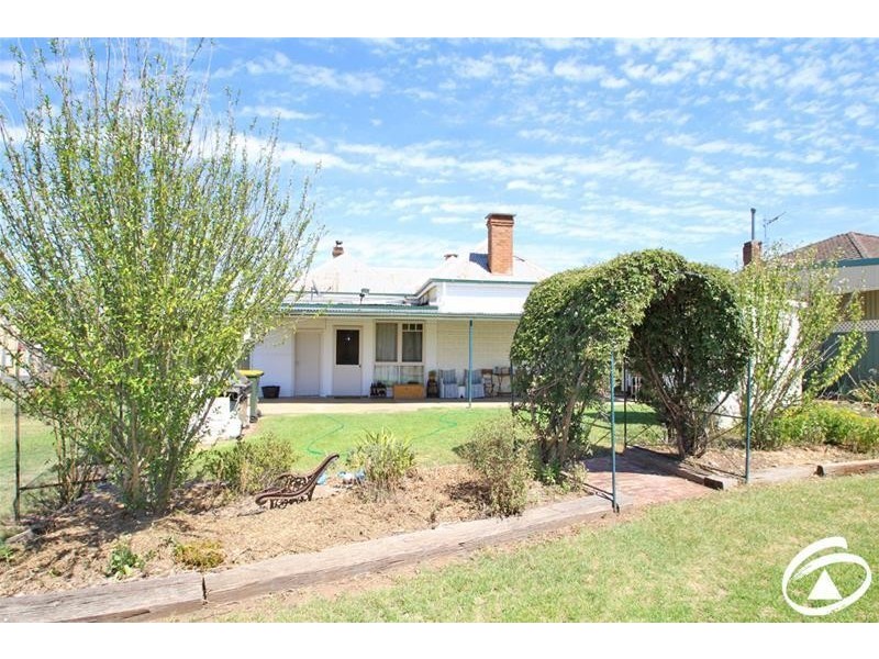 16 Derowie Street, Manildra NSW 2865