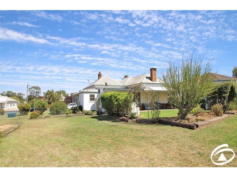 16 Derowie Street, Manildra NSW 2865