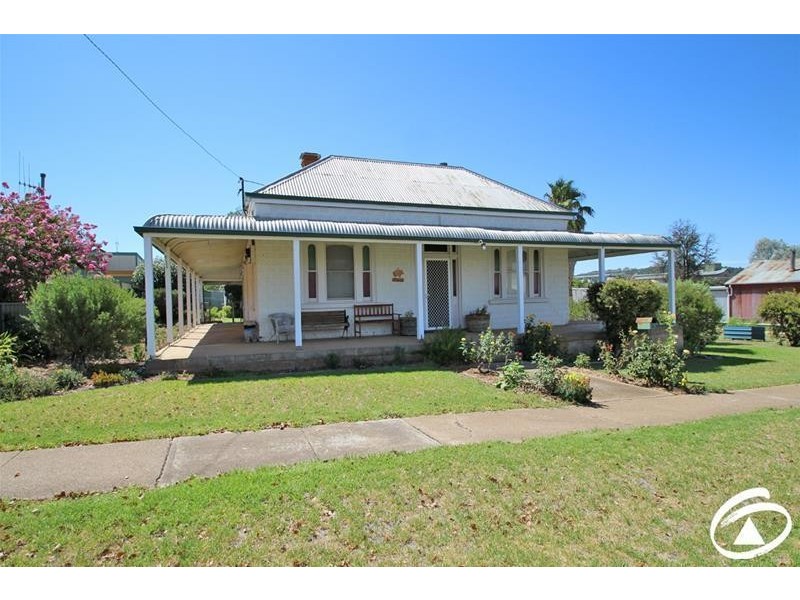 16 Derowie Street, Manildra NSW 2865