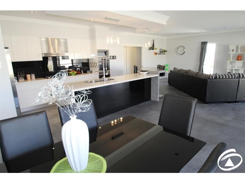 64 Carwoola Drive, Orange NSW 2800