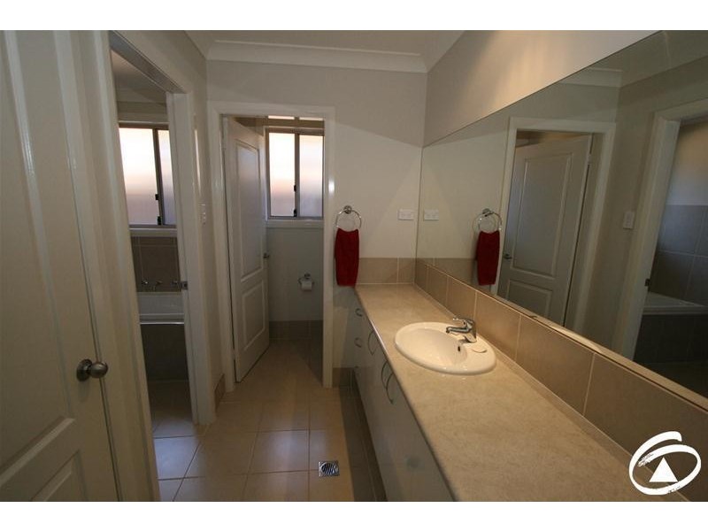 35 Moonstone Drive, Orange NSW 2800