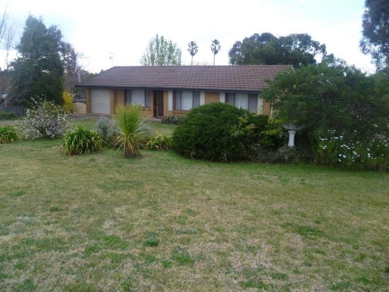 65 South Street, Molong NSW 2866