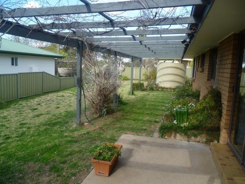 65 South Street, Molong NSW 2866