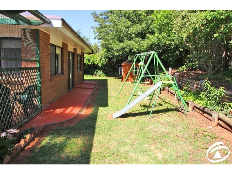 4 Euroka Place, Blayney NSW 2799