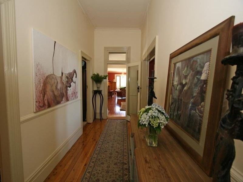 678 Burrendong Way, Orange NSW 2800