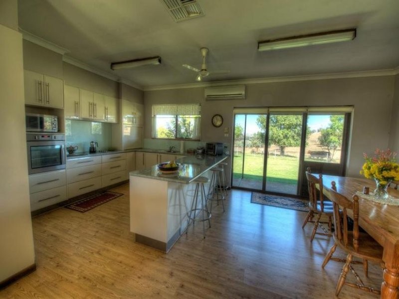 188 Square Road, Canowindra NSW 2804