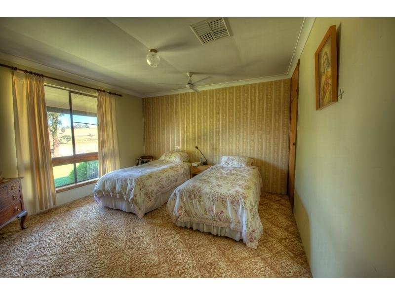 188 Square Road, Canowindra NSW 2804