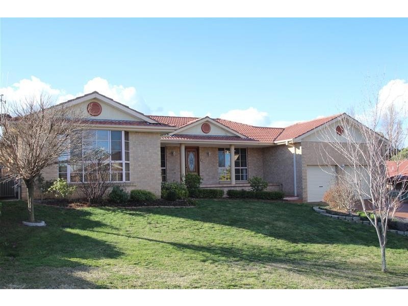 3 Booth Crescent, Orange NSW 2800