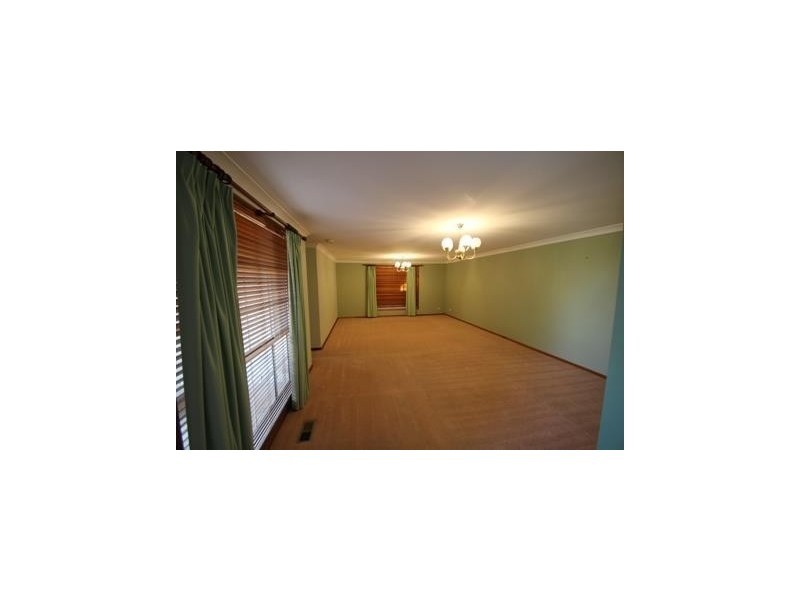 3 Booth Crescent, Orange NSW 2800