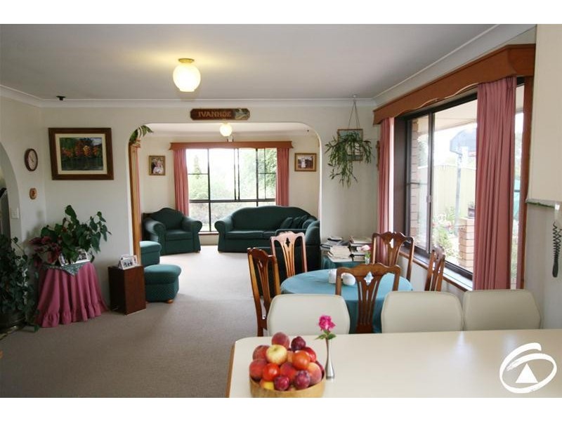 4 Ammerdown Crescent, Orange NSW 2800