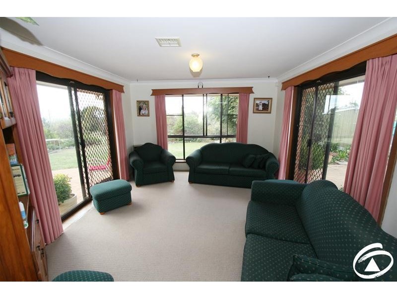 4 Ammerdown Crescent, Orange NSW 2800