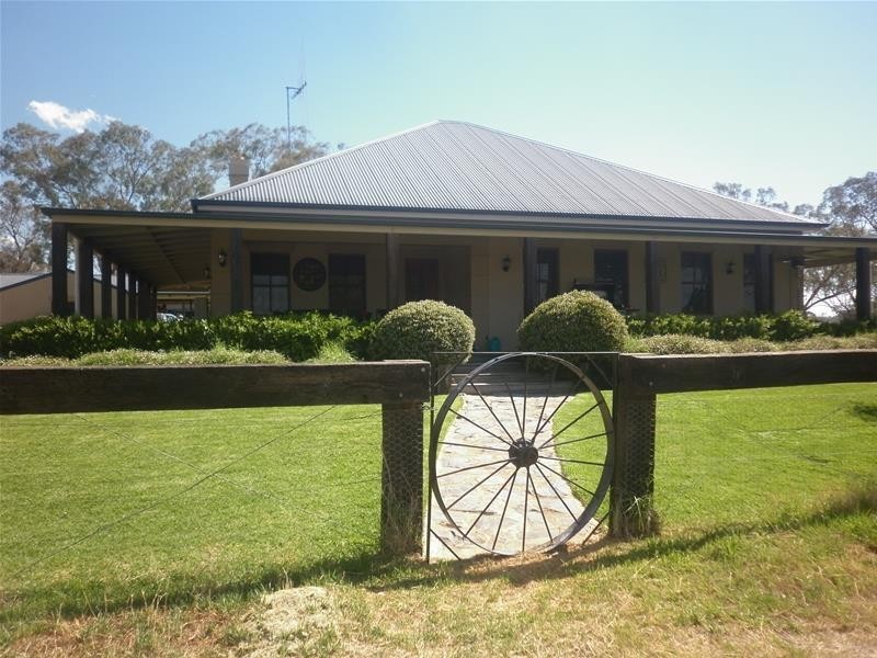 “Sunnyside” Mitchell Highway, Molong NSW 2866