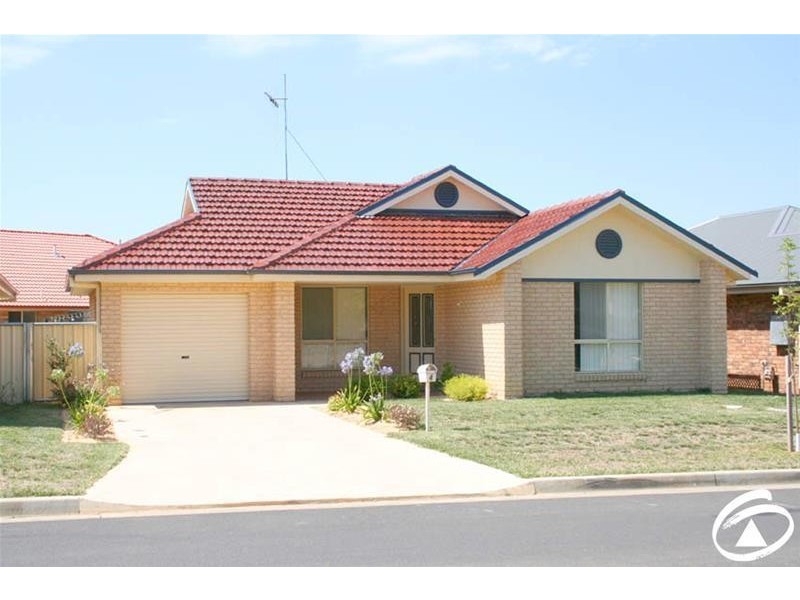 4 Roselawn Drive, Orange NSW 2800