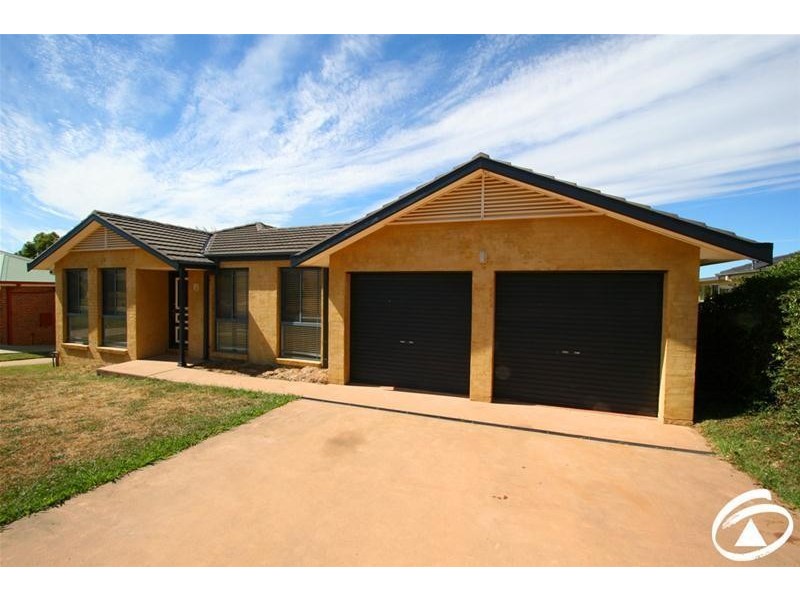 41 Booth Crescent, Orange NSW 2800