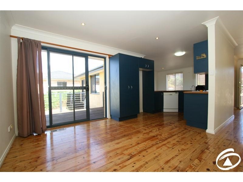 41 Booth Crescent, Orange NSW 2800