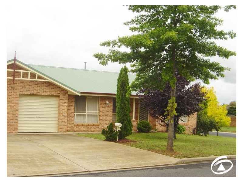 2/1 Bowyer Place, Orange NSW 2800