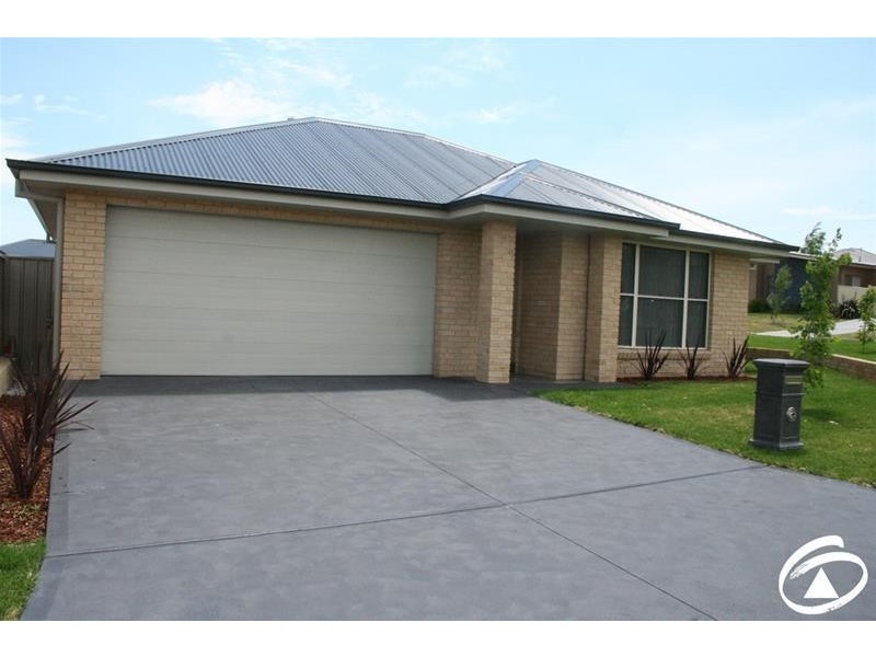 11 Whitney Place, Orange NSW 2800