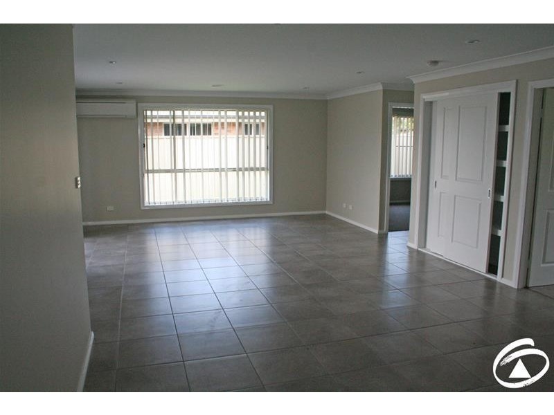 11 Whitney Place, Orange NSW 2800