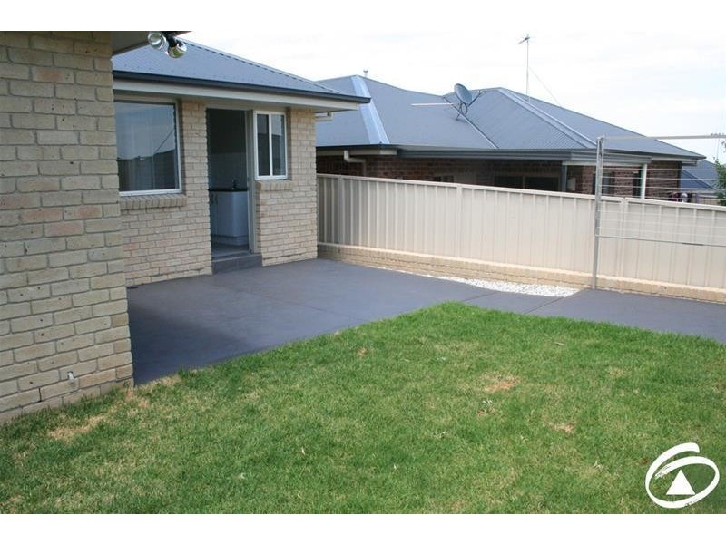 11 Whitney Place, Orange NSW 2800